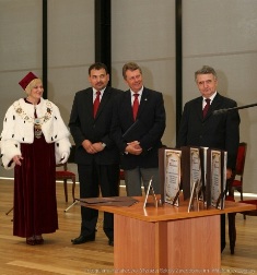 Doctor honoris causa-honoris gratia dla Rektora naszej Uczelni Doctor honoris causa-honoris gratia dla Rektora naszej Uczelni